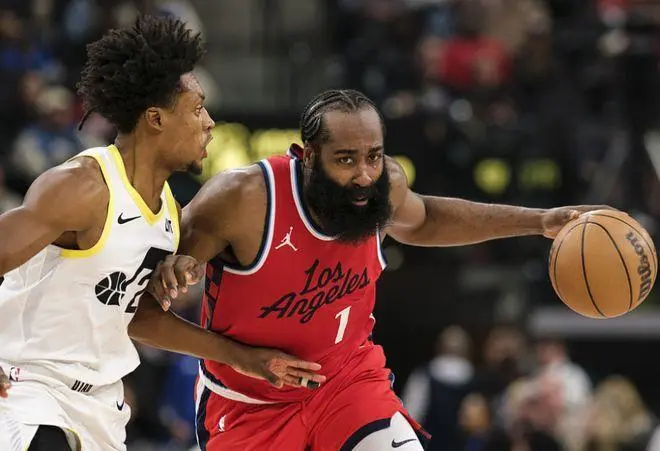 广东男篮三名球员表现低迷遭质疑 杜锋教练面露无奈球迷声援山东籍球员