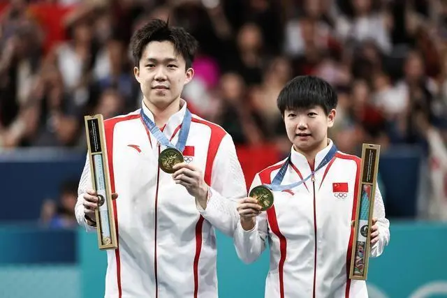 中国乒乓球队教练吴敬平回应外协研究樊振东技术 强调其综合实力优势