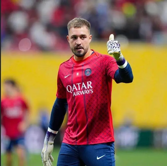 黄潜成功引进巴黎门将特纳斯,转会市场动态解析