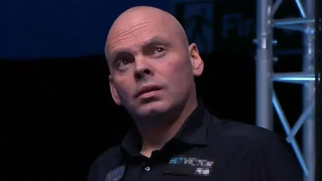 中国斯诺克选手三人晋级八强 90后名将连扳四局逆转世界冠军